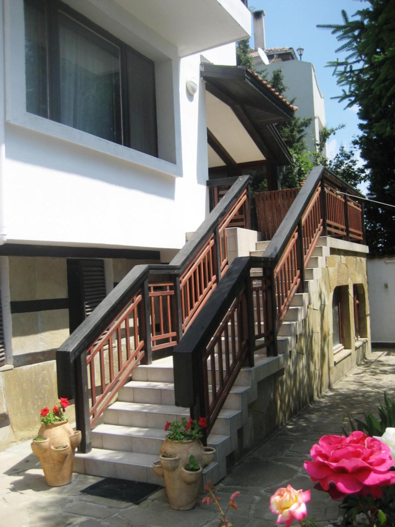 Guest House Yanita Varna Exterior photo